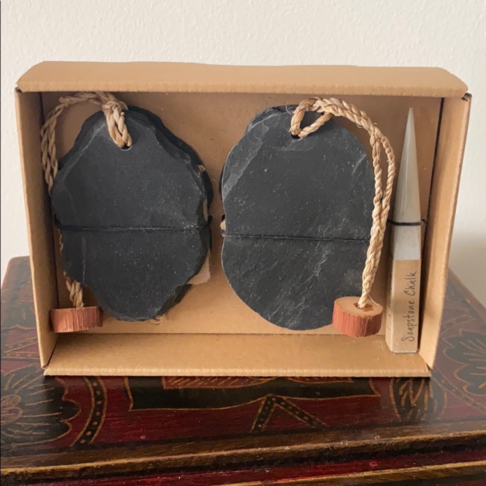 NWT Crate & Barrel Slate Bottle Tag Set (4)